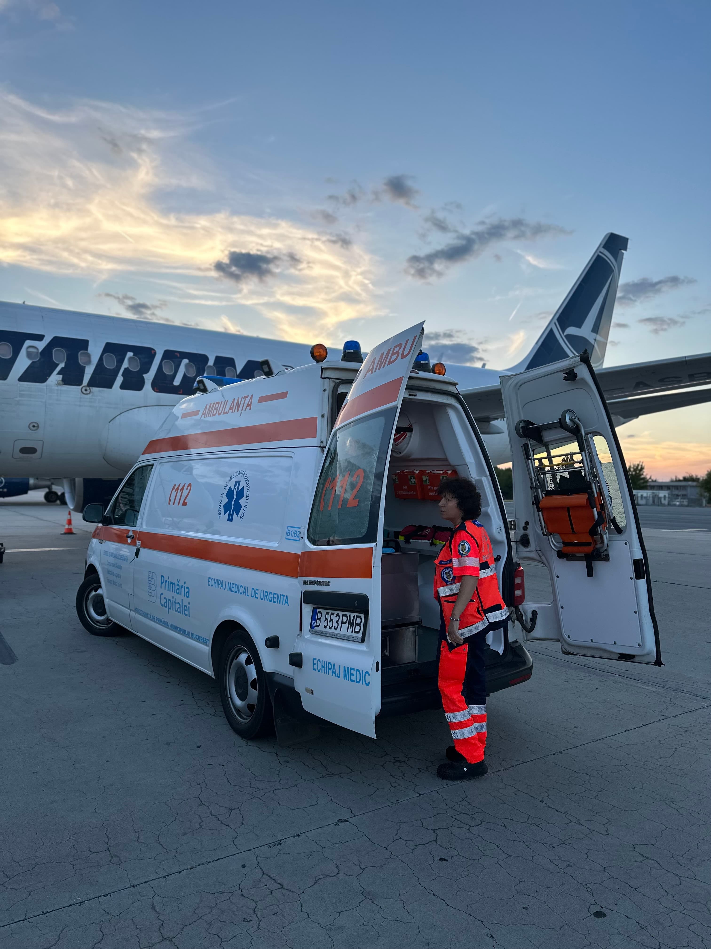 ambulanta in fata unui avion